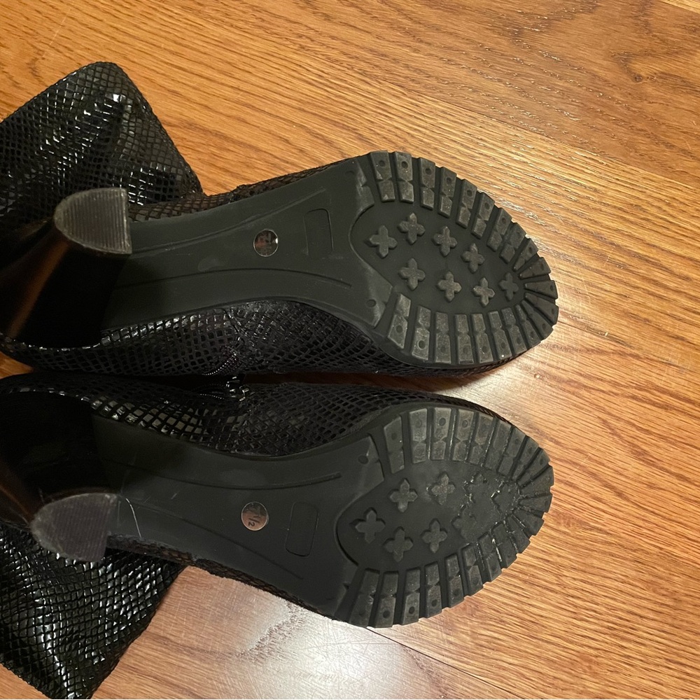 Boots - Picture 2 of 5